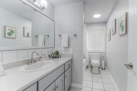 582 Drummerhill Crescent, ON N2T 1G4