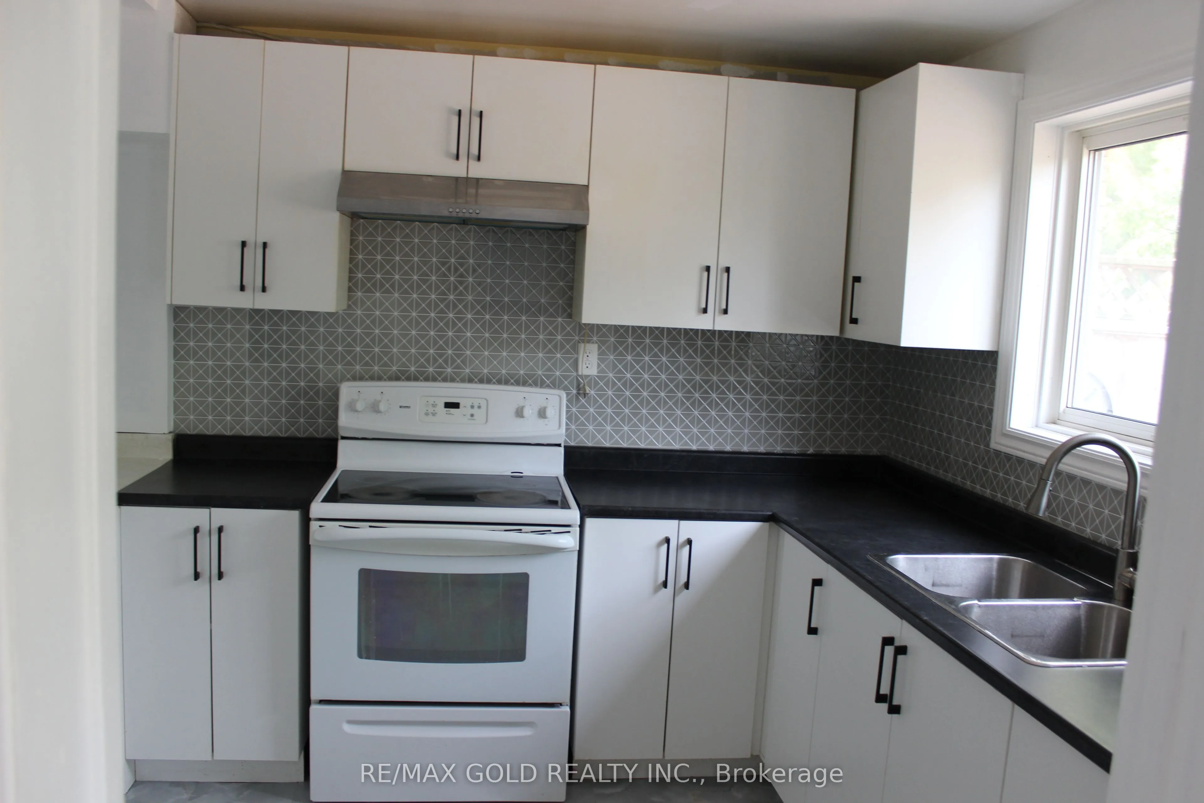 152 Elgin Street, ON N3S 5A5