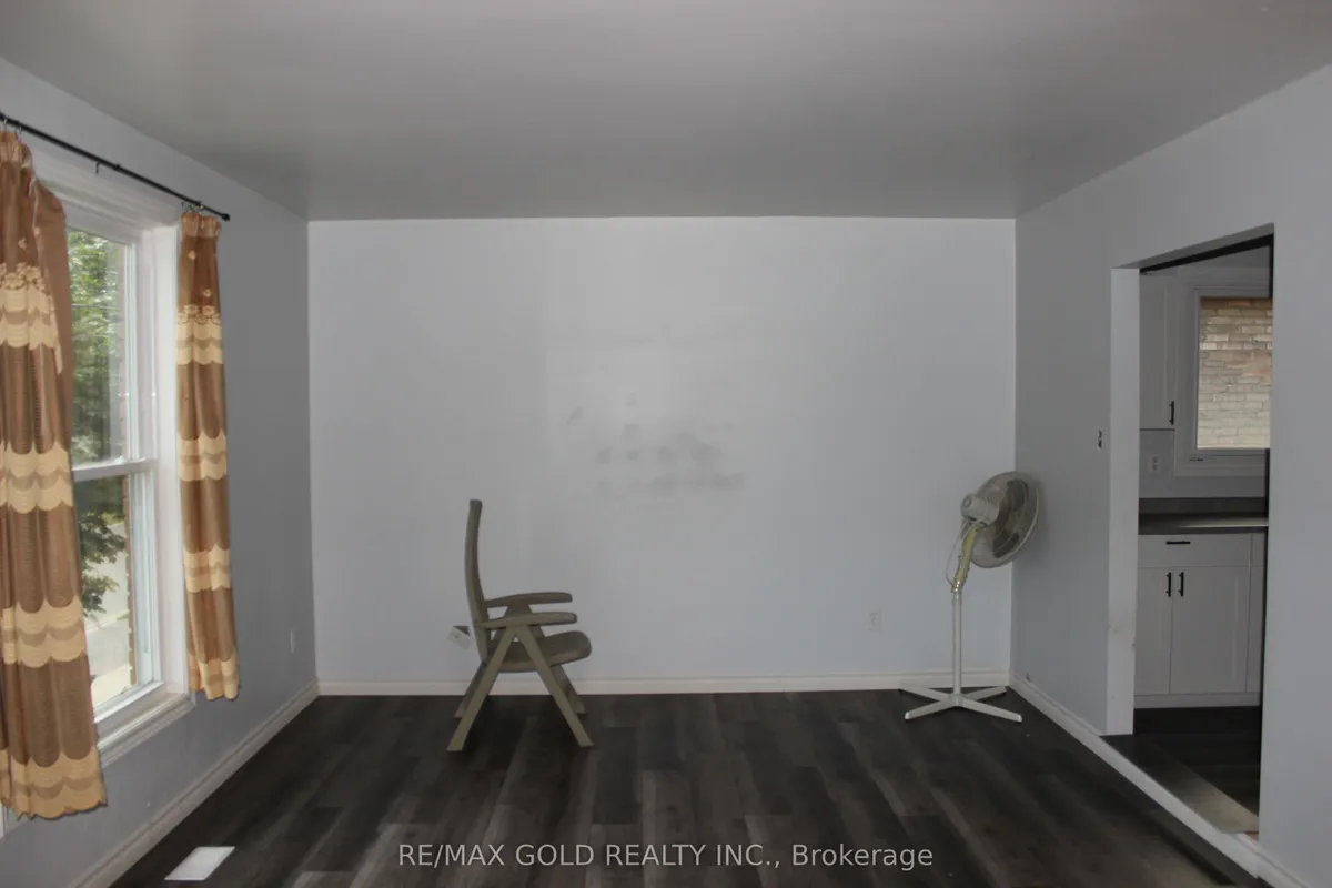 152 Elgin Street, ON N3S 5A5