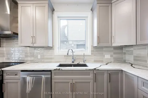 3 Grundy Crescent, ON L9W 7S7