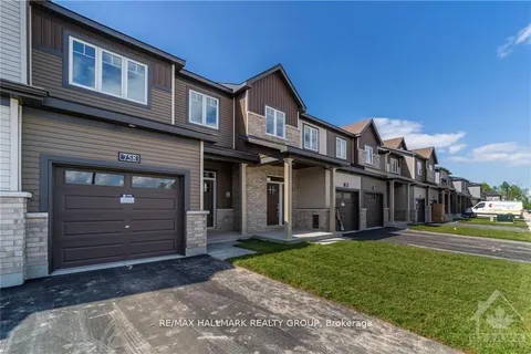 758 JENNIE TROUT Terrace, ON K2W 0M2