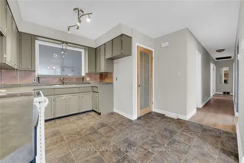 9 Gavin Drive, ON L2M 2X4