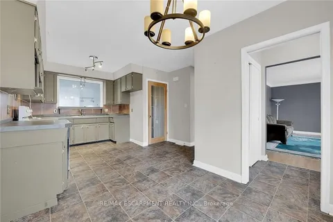 9 Gavin Drive, ON L2M 2X4