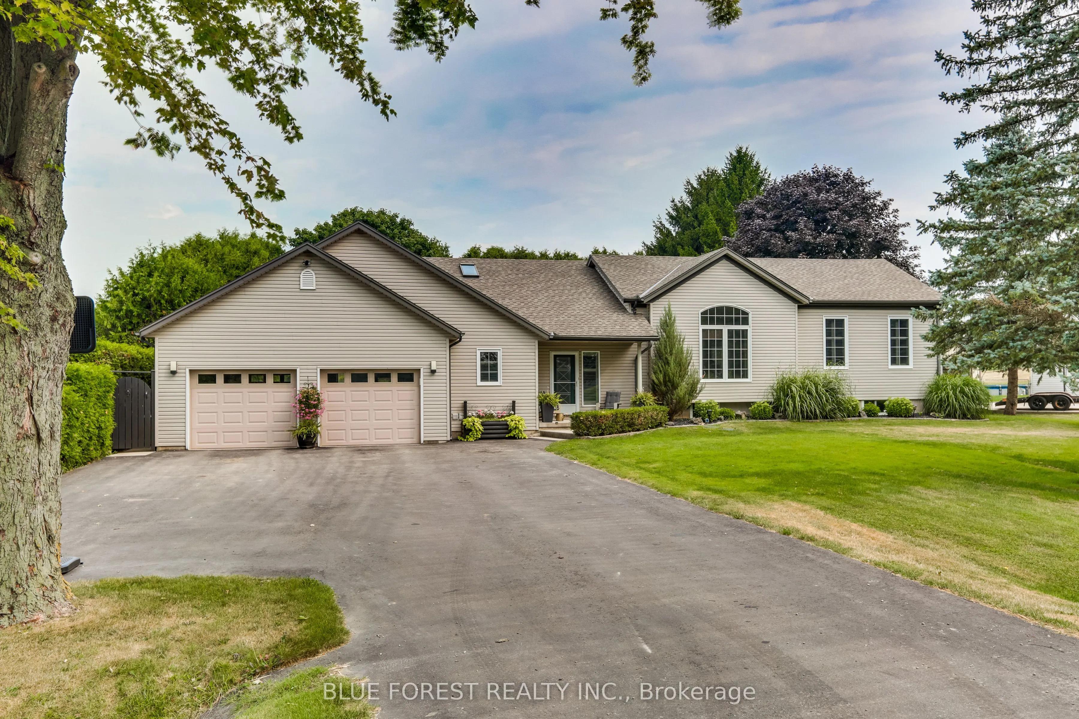 16916 Evelyn Drive, ON N0M 2P0