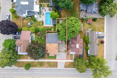 107 Victoria Street, ON N7A 2S2