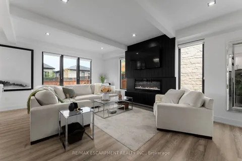 14 Willowbrook Drive, ON L3C 0G1