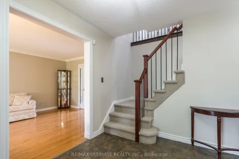 34 Briarwood Cres Crescent, ON K8N 5K9
