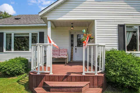 738 River Road, ON K7S 1R3