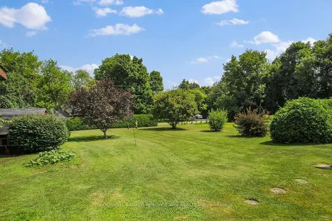 738 River Road, ON K7S 1R3