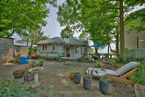 10427 Lakeshore Road, ON L3K 5V4