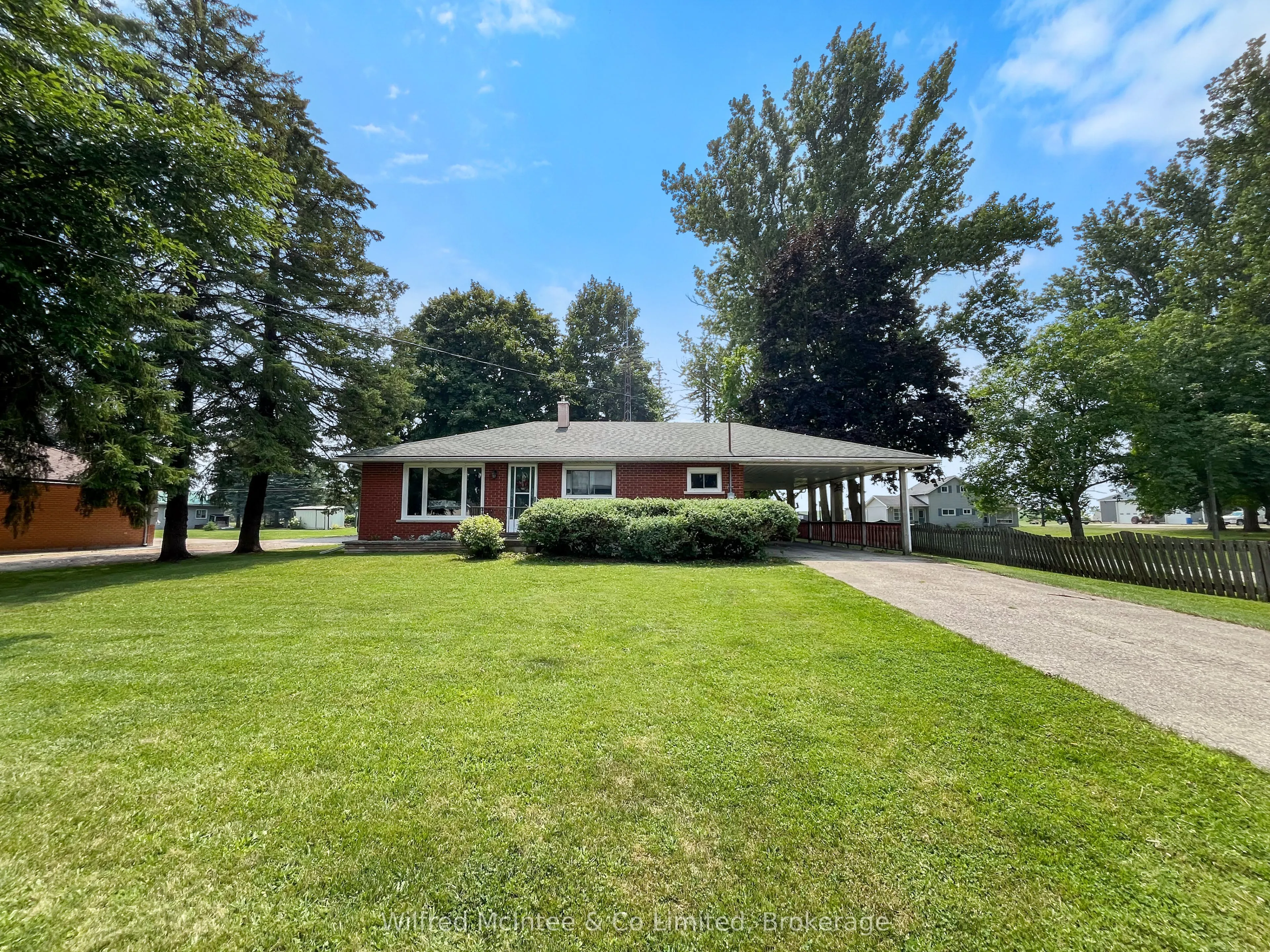 211 14 Concession, ON N4N 3C1