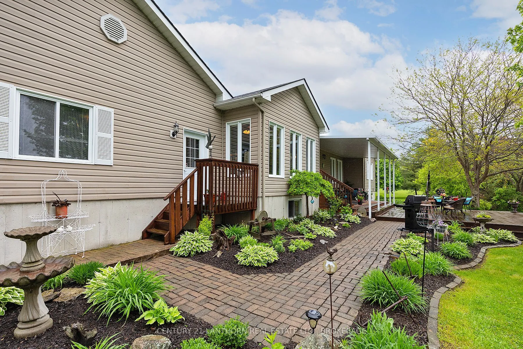 9430 County 2 Road, ON K7R 3L1