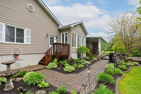 9430 County 2 Road, ON K7R 3L1