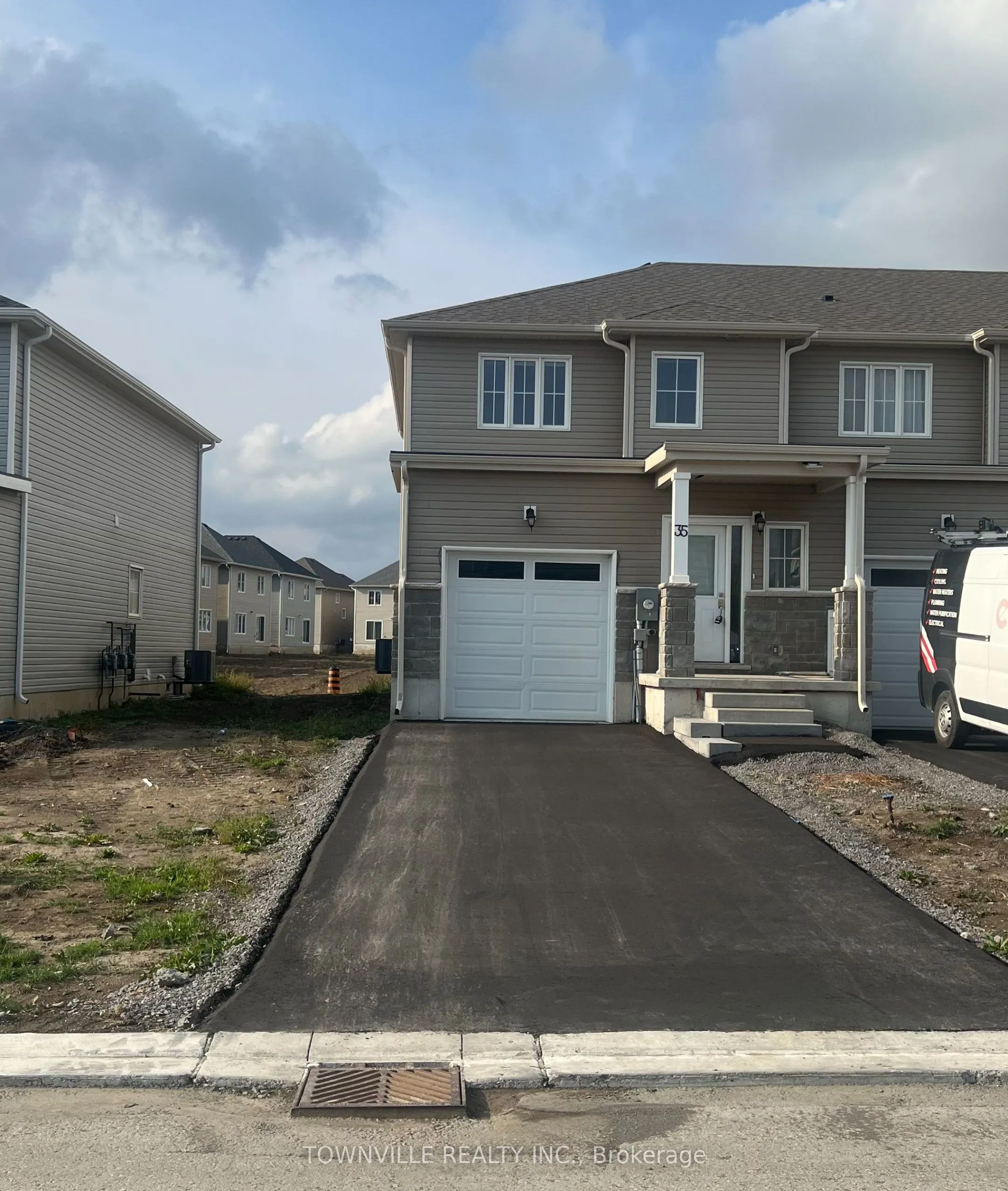 35 Lincoln Drive, ON K8N 0T7