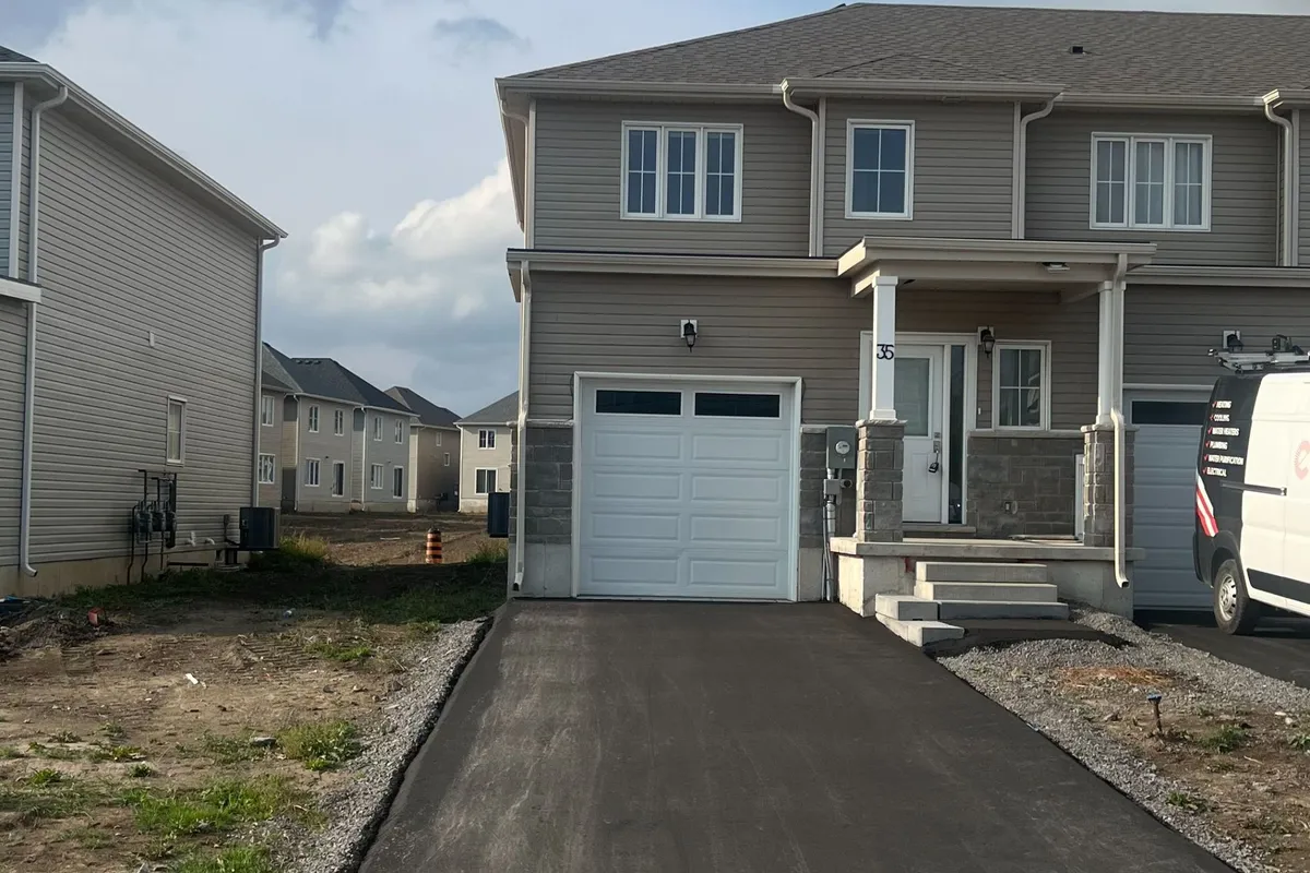 35 Lincoln Drive, ON K8N 0T7