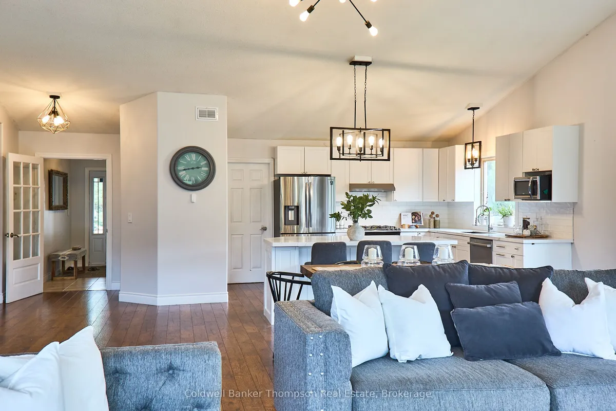 11 Thomas Crescent, ON P1H 2M3