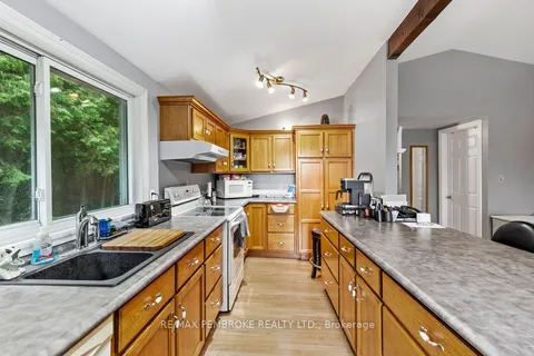 194 Klondike Road, ON K0J 1T0