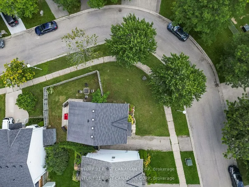 132 Sandy Street, ON N5Z 2C7