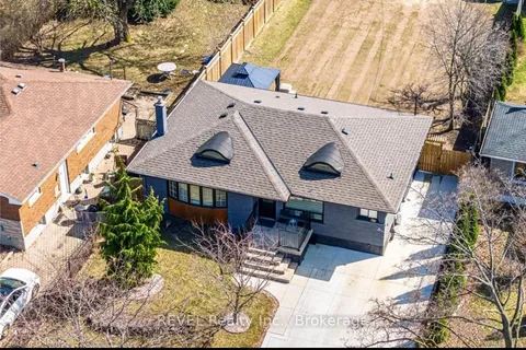 26 Hillgarden Road, ON L2T 2W6