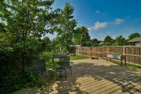 22 Queensway Drive, ON N7G 4M3