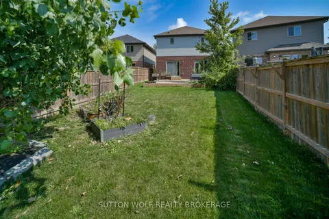 22 Queensway Drive, ON N7G 4M3