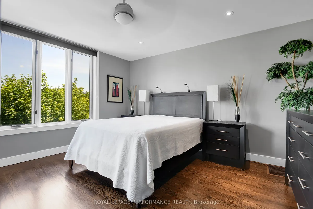 805 Kingsmere Avenue, ON K2A 3J8