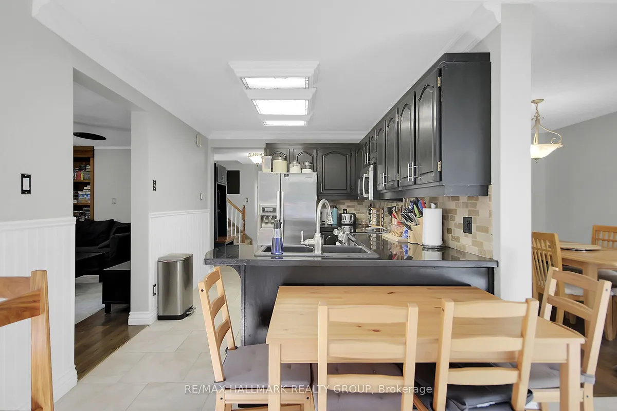 1661 Kindersley Avenue, ON K1C 4V4