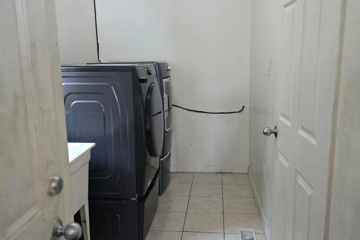 261 Thomas Avenue, ON N3S 0E1