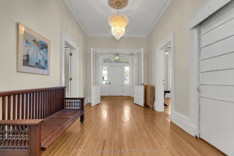 389 King Street, ON K7G 1G6