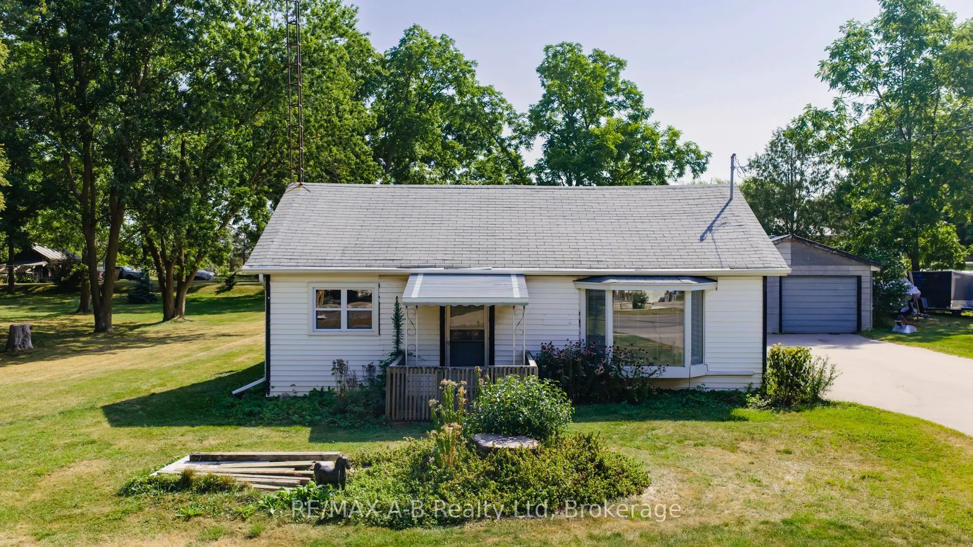 34338 Denfield Road, ON N0M 2J0