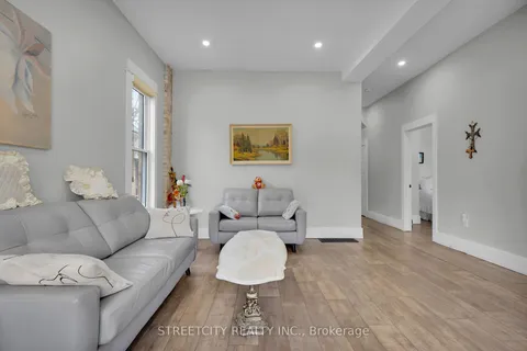 7 Myrtle Street, ON N5R 2E6