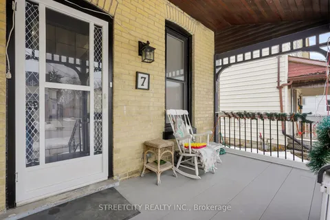 7 Myrtle Street, ON N5R 2E6