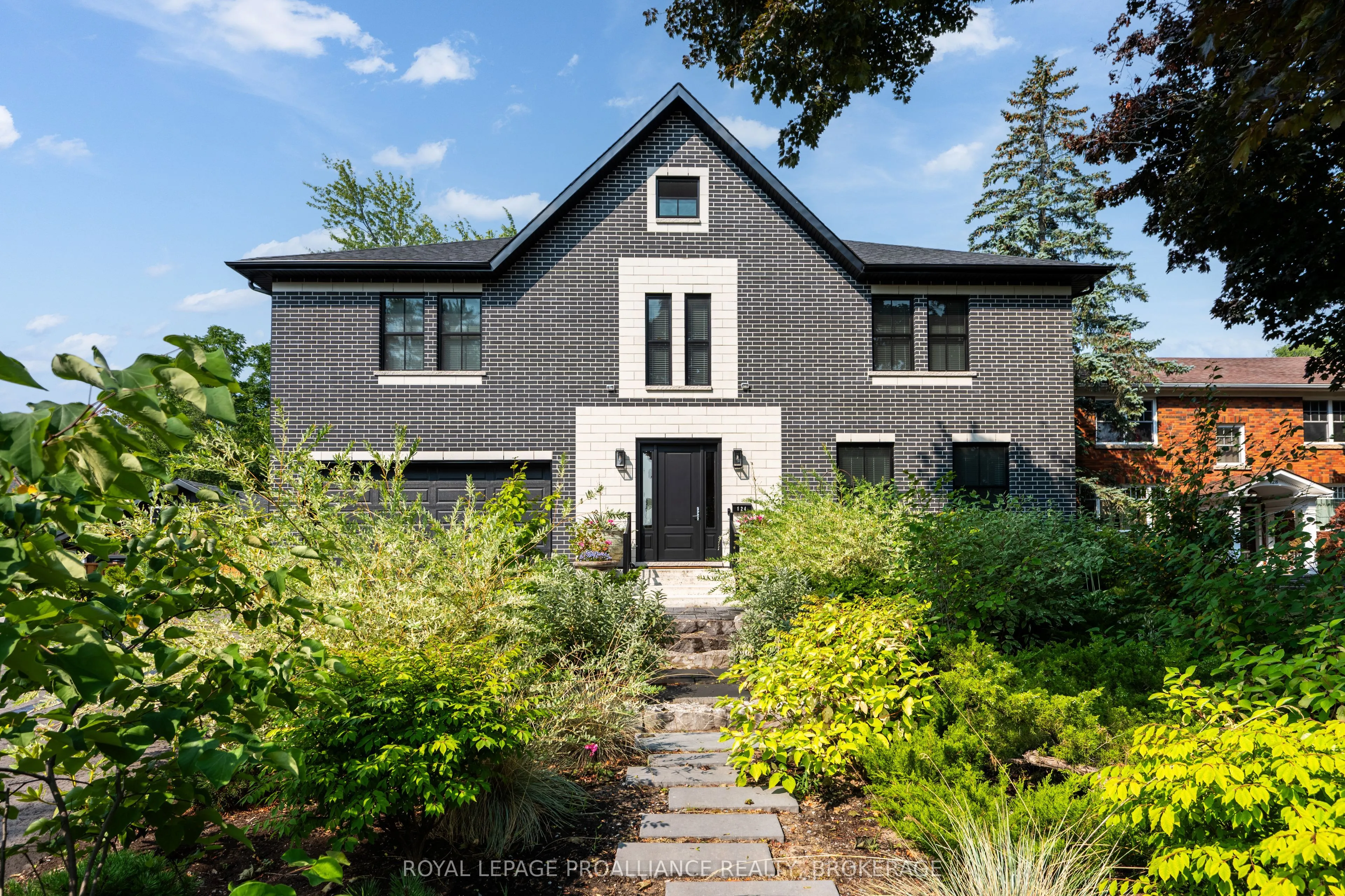 124 Churchill Crescent, ON K7L 4N2