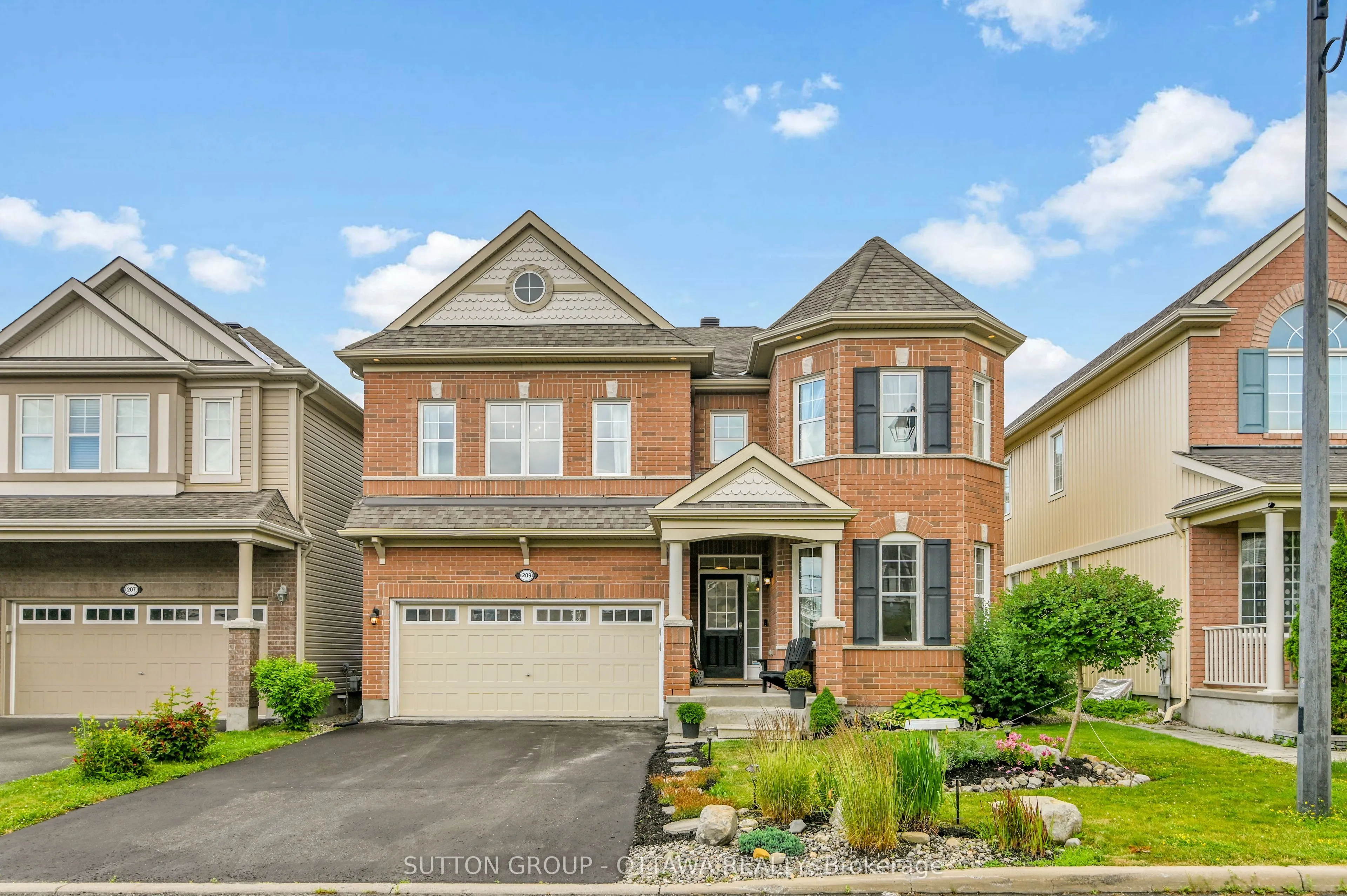 209 Dutchmans Way, ON K2J 5W5