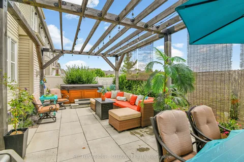 209 Dutchmans Way, ON K2J 5W5