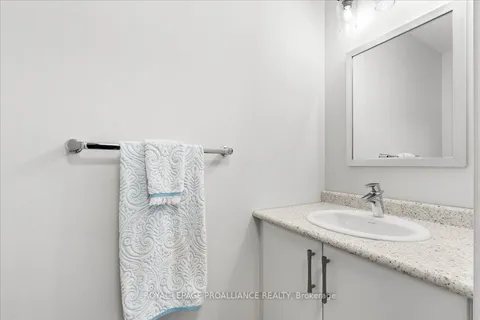 39 Hillside Meadow Drive, ON K8V 0J5