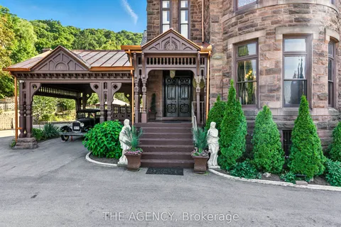 26 Ravenscliffe Avenue, ON L8P 3M4