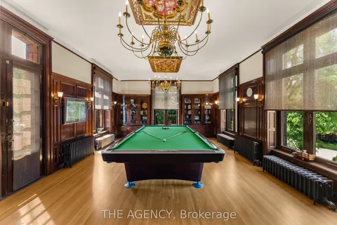 26 Ravenscliffe Avenue, ON L8P 3M4