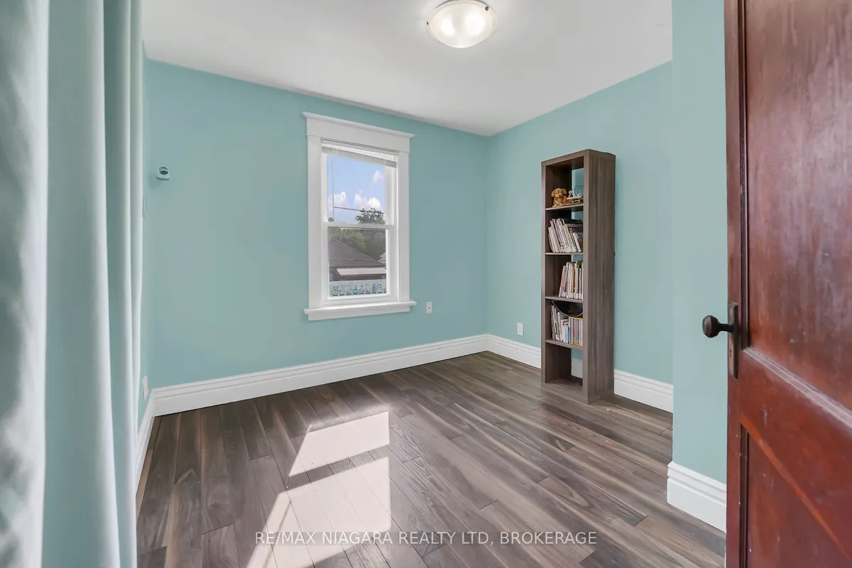 4725 Third Avenue, ON L2E 4L7