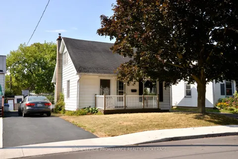 18 Dunkirk Avenue, ON K7K 2H4