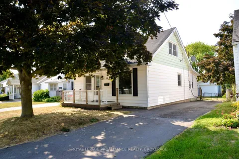 18 Dunkirk Avenue, ON K7K 2H4