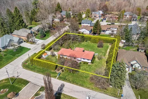 1 Westview Crescent, ON L8B 0E4