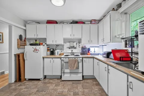 1098 Clyde Avenue, ON K2C 1Y2