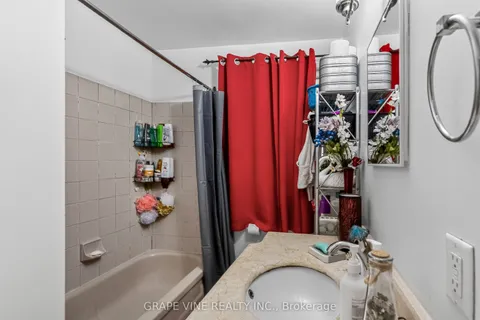 1098 Clyde Avenue, ON K2C 1Y2