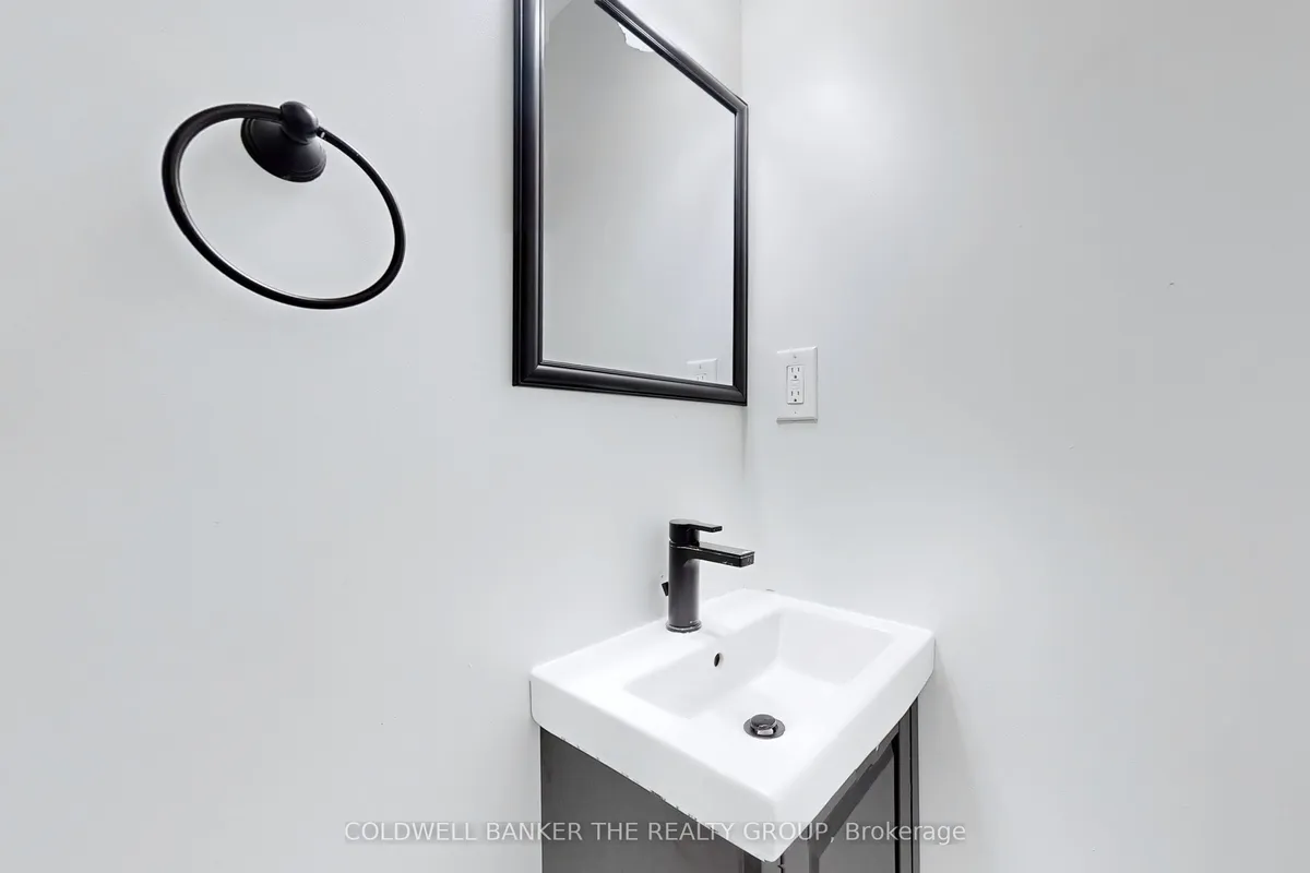 194 Simcoe Street, ON L8L 3P1