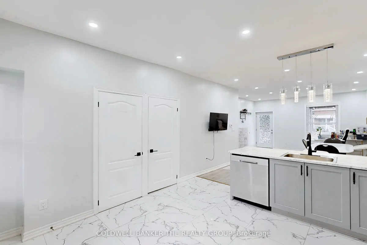 194 Simcoe Street, ON L8L 3P1