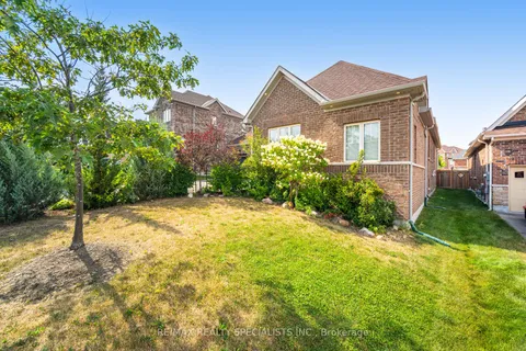 33 Stonegate Avenue, ON L9W 6T4