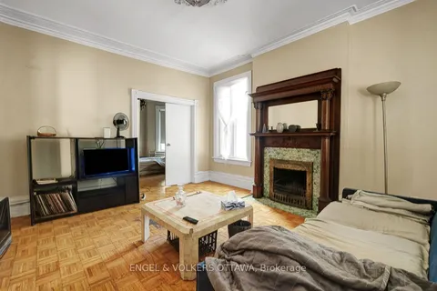 256 Kent Street, ON K2P 2A2