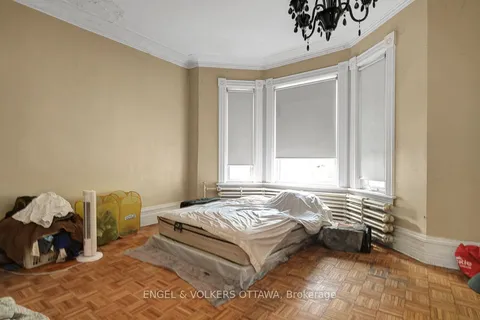 256 Kent Street, ON K2P 2A2