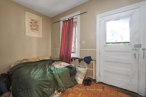 256 Kent Street, ON K2P 2A2